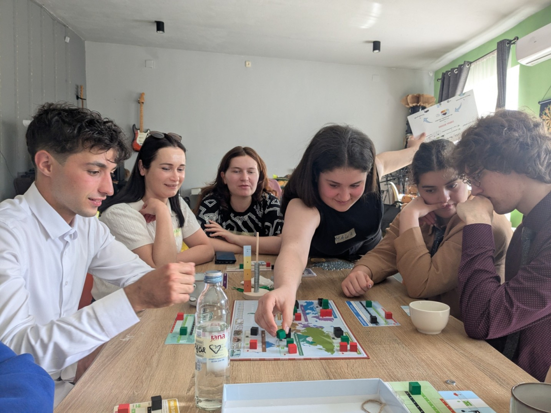 Участники игры Keep Cool