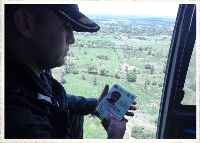 Más de 45 mil volantes se repartieron desde los cielos.