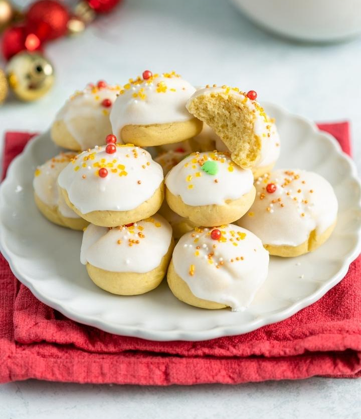 italian wedding cookies.
