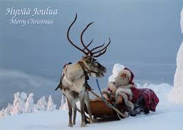 Joulupukki pororeen kanssa liikkeellä.
