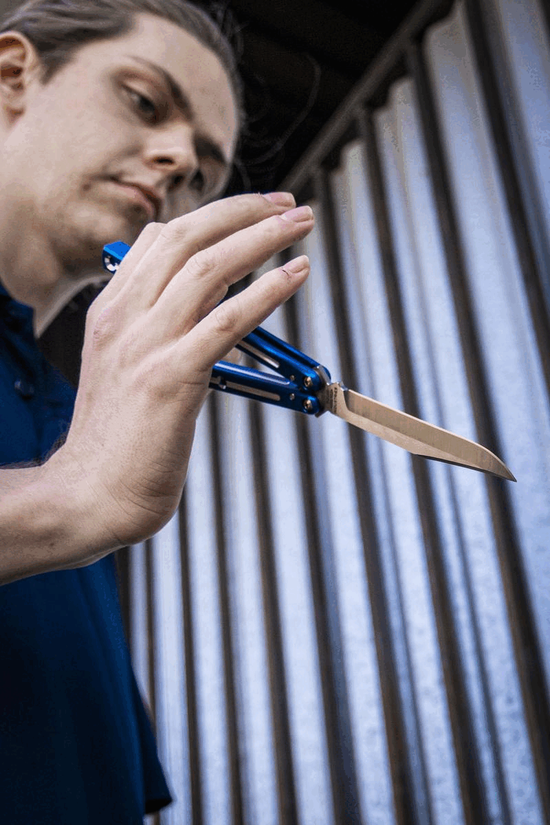 🔵 Blue Krake Raken LIVE BLADES AVAILABLE NOW on Blade HQ! 🔵 Squid