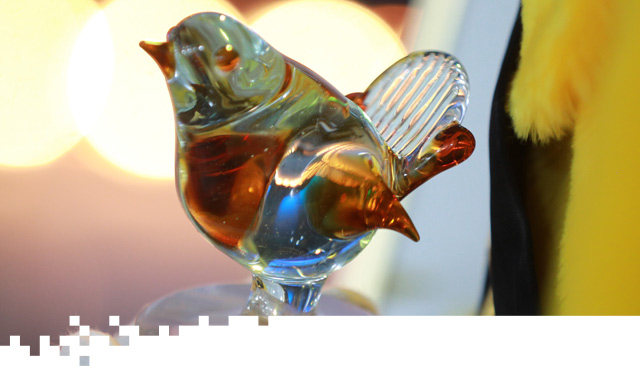 Goldener Spatz 2023 (Glasfigur; Copyright_GoldenerSpatz_CarloBansini)