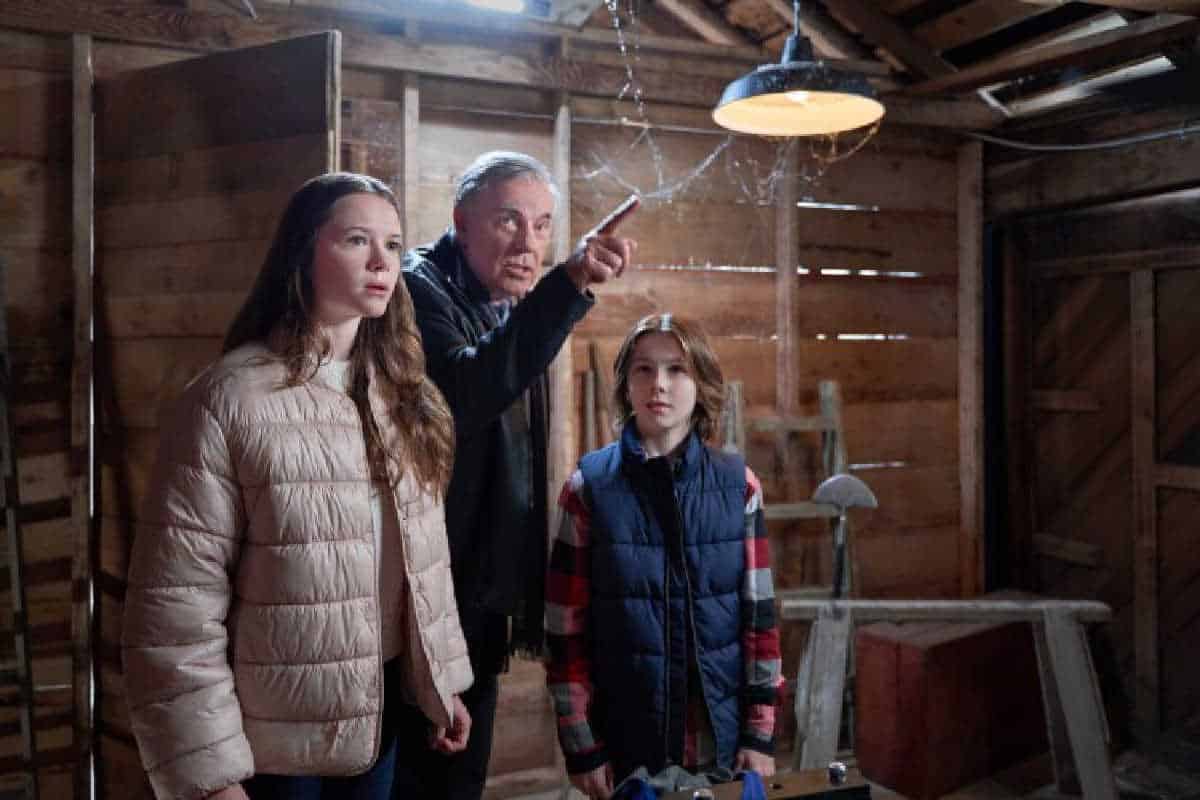 Image from Mystery on Mistletoe Lane (2023)