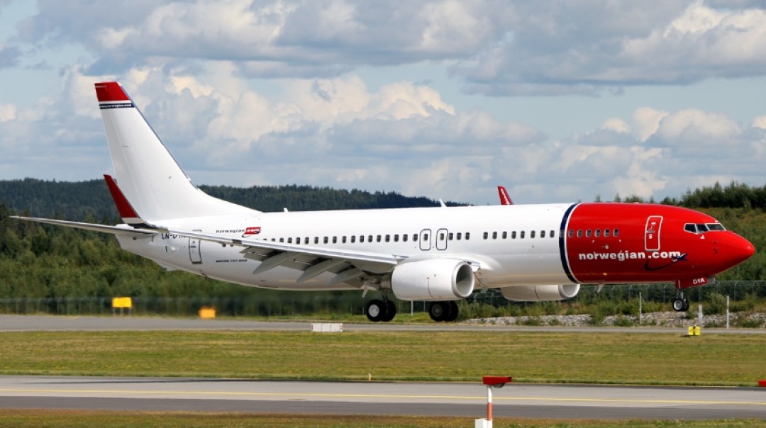 Norwegian Air International Boeing 737 Suffers Hydraulic Failure