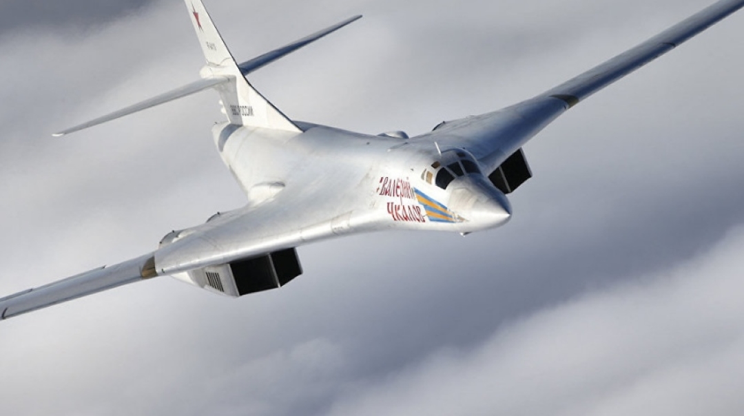 Putin Proposes Civilian Version of Tupolev Tu-160 Bomber