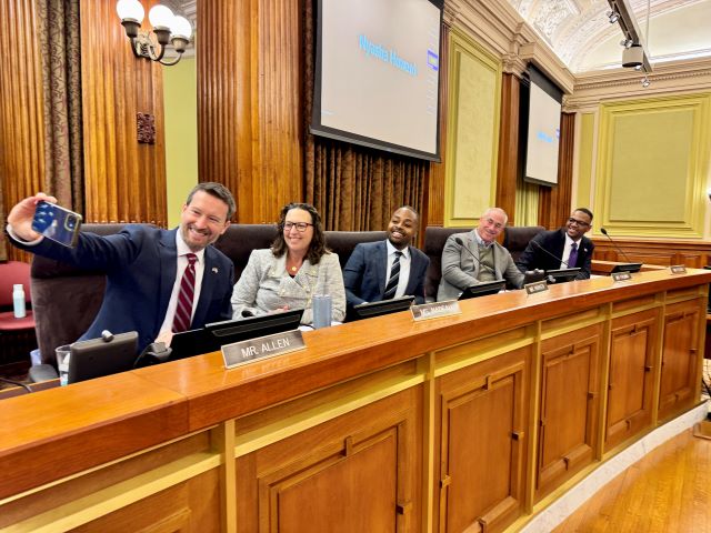 Councilmember Allen takes a selfie of all the members on the right side of the dais - Councilmembers Nadeau, Parker, Frumin and Felder.