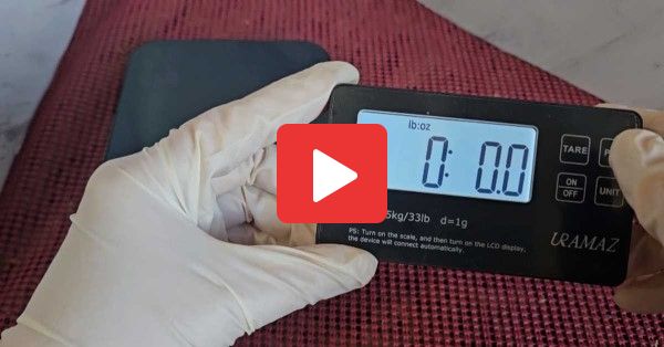 Scale with detachable display