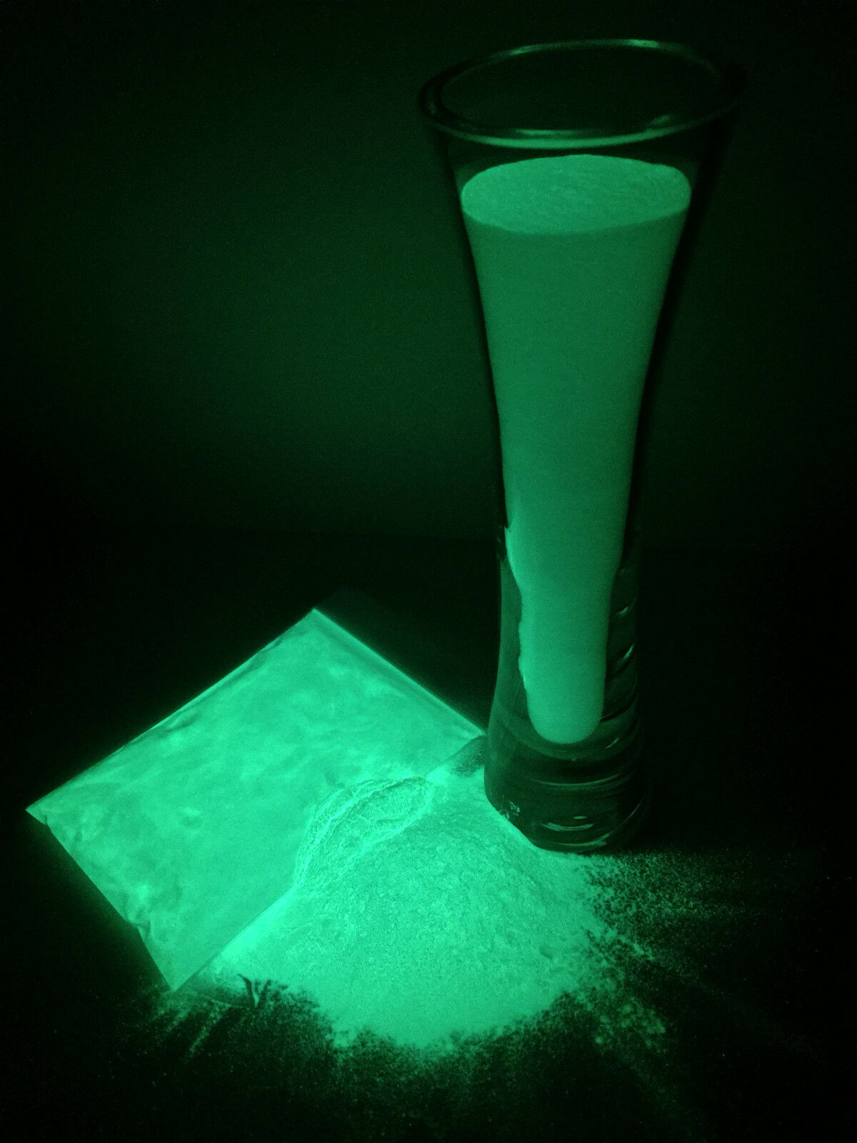 thumbnail image 2 of Glomania 10g Green Glow In The Dark Pigment Powder - Daytime Invisible For Resin, Paint, Coatings 2 of 6