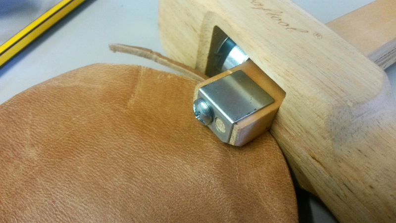 Making Lace With The Strip And Strap Cutter Working Leather - Leather Lace Cutter Making Lace With The Strip And Strap Cutter Working Leather - Leather Lace Cutter